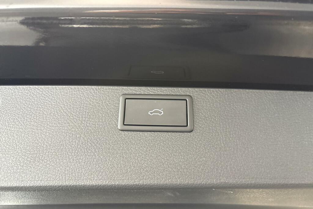 Volkswagen Caravelle Executive Swb 2.0 Tdi 150Ps Dsg 1,968 cc Grey #21