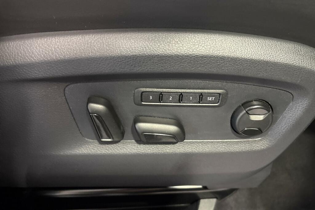 Volkswagen Caravelle Executive Swb 2.0 Tdi 150Ps Dsg 1,968 cc Grey #23
