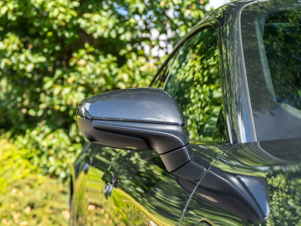 Porsche Taycan 520Kw Turbo 105Kwh Black #33