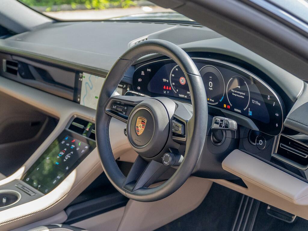 Porsche Taycan 520Kw Turbo 105Kwh Black #8