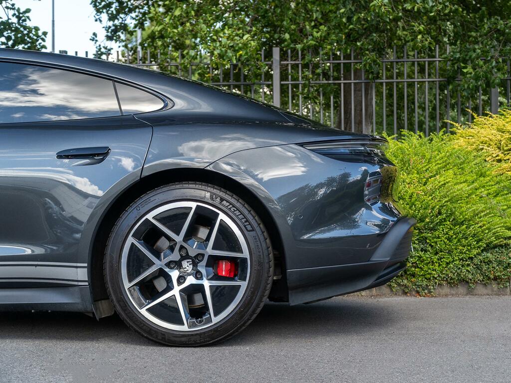 Porsche Taycan 520Kw Turbo 105Kwh Black #37