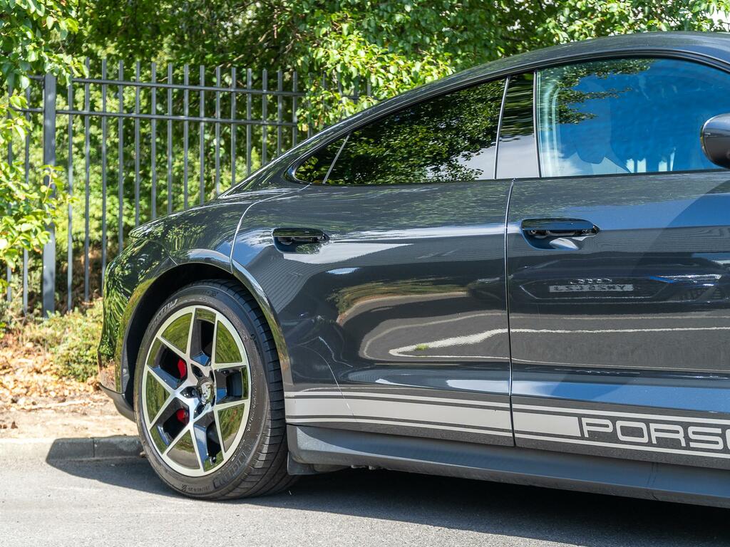 Porsche Taycan 520Kw Turbo 105Kwh Black #34