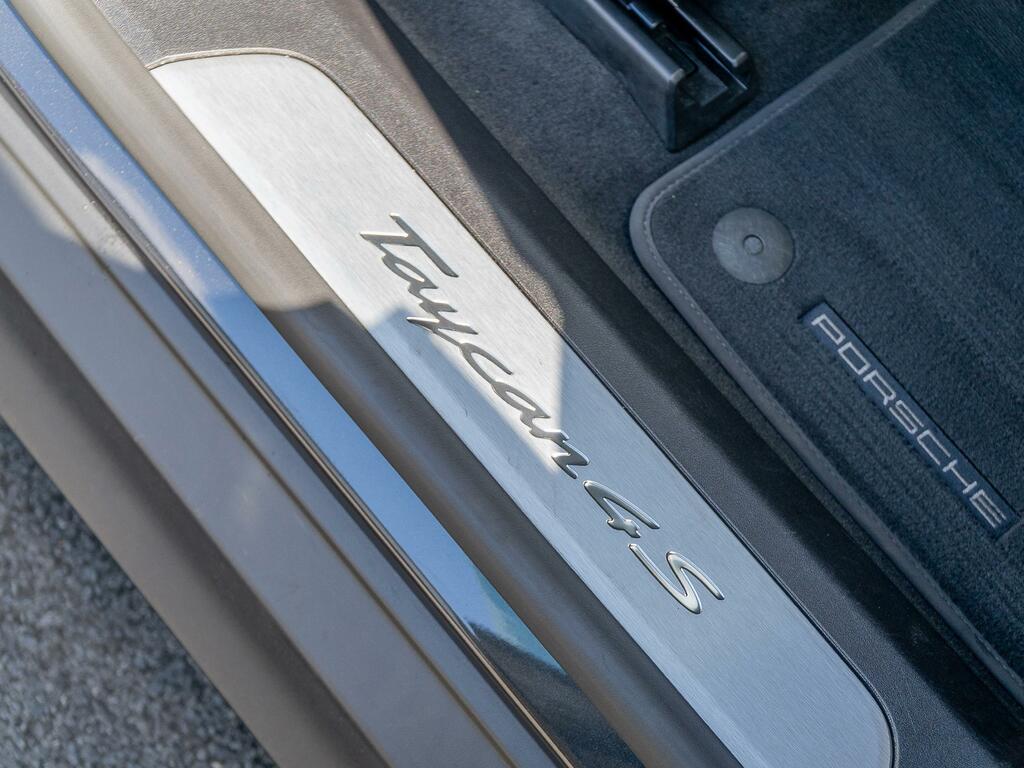 Porsche Taycan 520Kw Turbo 105Kwh Black #24