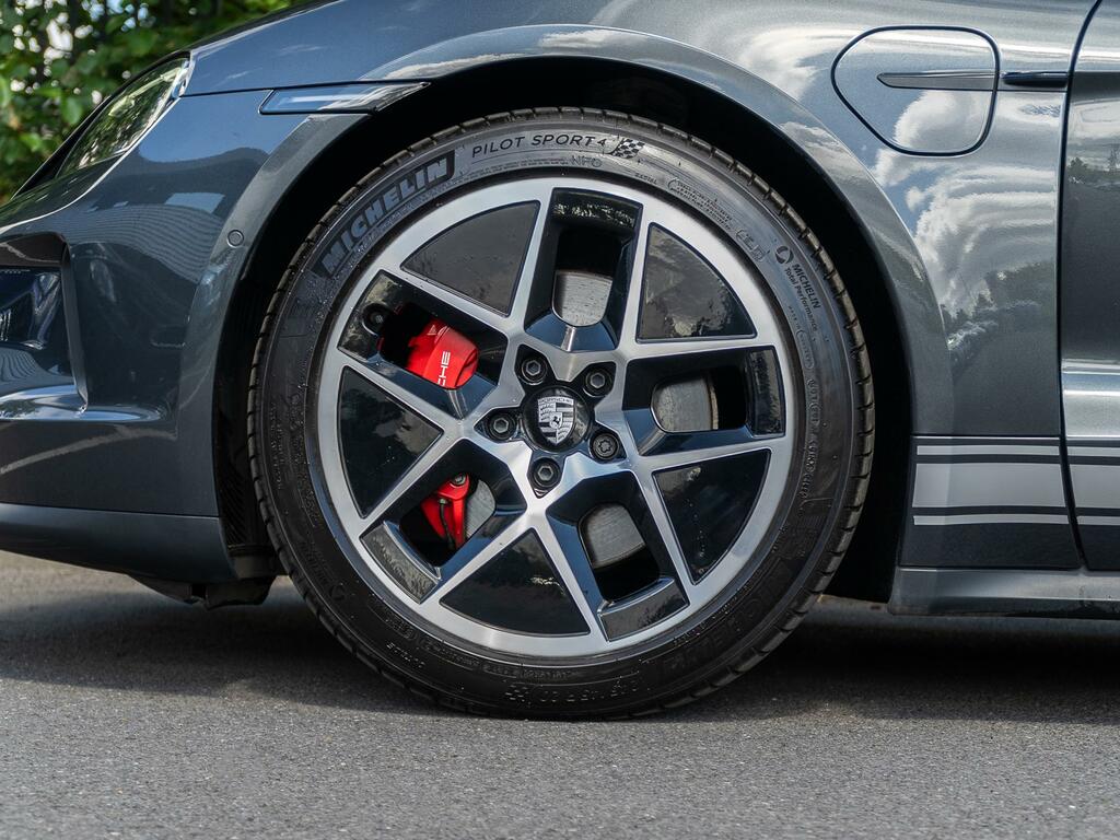 Porsche Taycan 520Kw Turbo 105Kwh Black #4