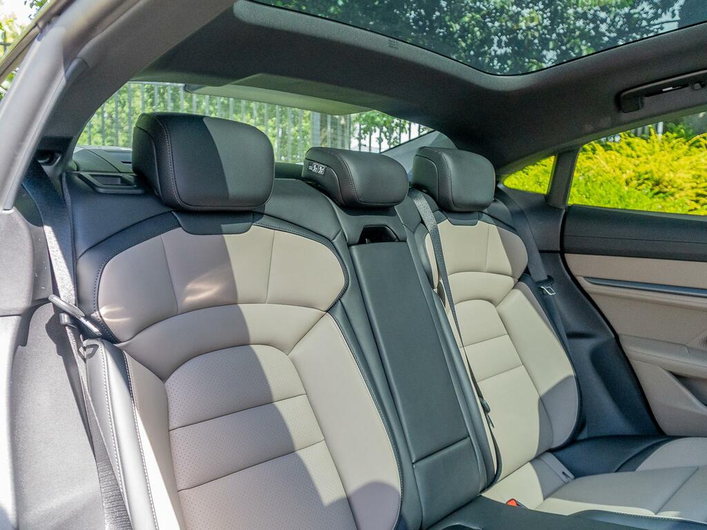 Porsche Taycan 520Kw Turbo 105Kwh Black #9