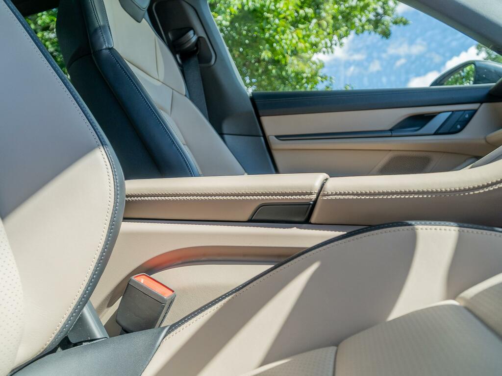 Porsche Taycan 520Kw Turbo 105Kwh Black #12