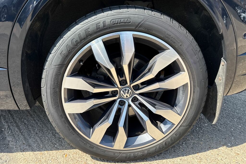 Volkswagen Touareg 3.0 V6 R-line Tech Tdi 282 Bhp Black #33