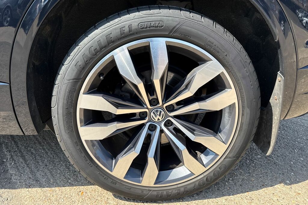 Volkswagen Touareg 3.0 V6 R-line Tech Tdi 282 Bhp Black #32