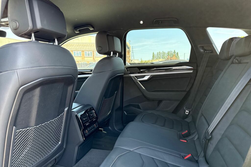Volkswagen Touareg 3.0 V6 R-line Tech Tdi 282 Bhp Black #58