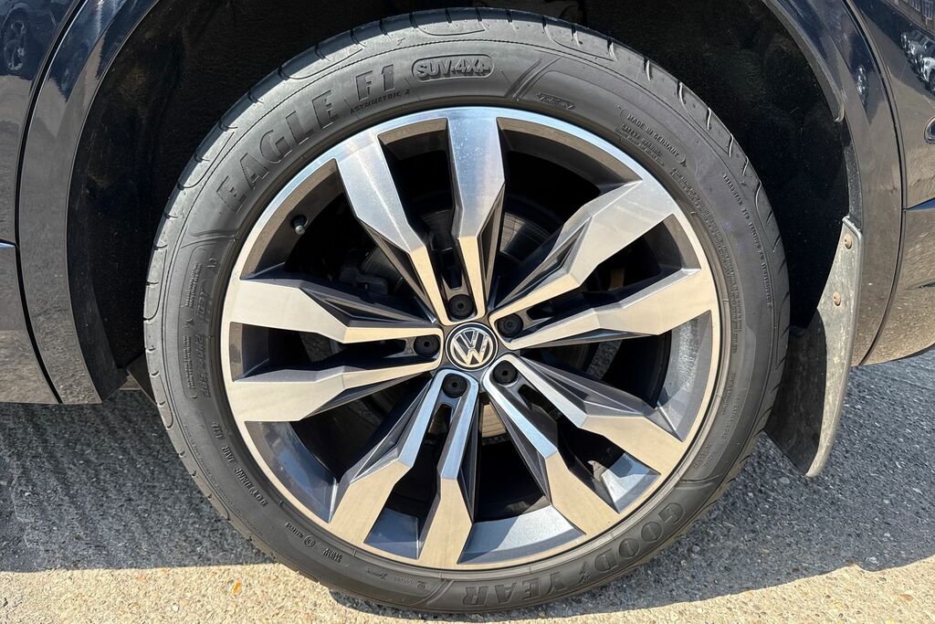 Volkswagen Touareg 3.0 V6 R-line Tech Tdi 282 Bhp Black #5