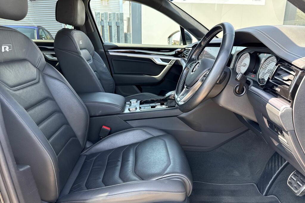 Volkswagen Touareg 3.0 V6 R-line Tech Tdi 282 Bhp Black #52