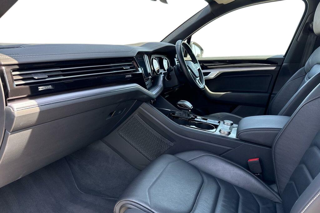 Volkswagen Touareg 3.0 V6 R-line Tech Tdi 282 Bhp Black #2