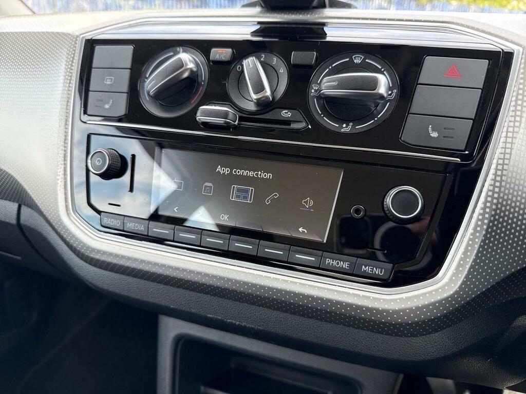 Volkswagen Up Volkswagen Up By Beats, 1.0 5Dr, One Owner White #29