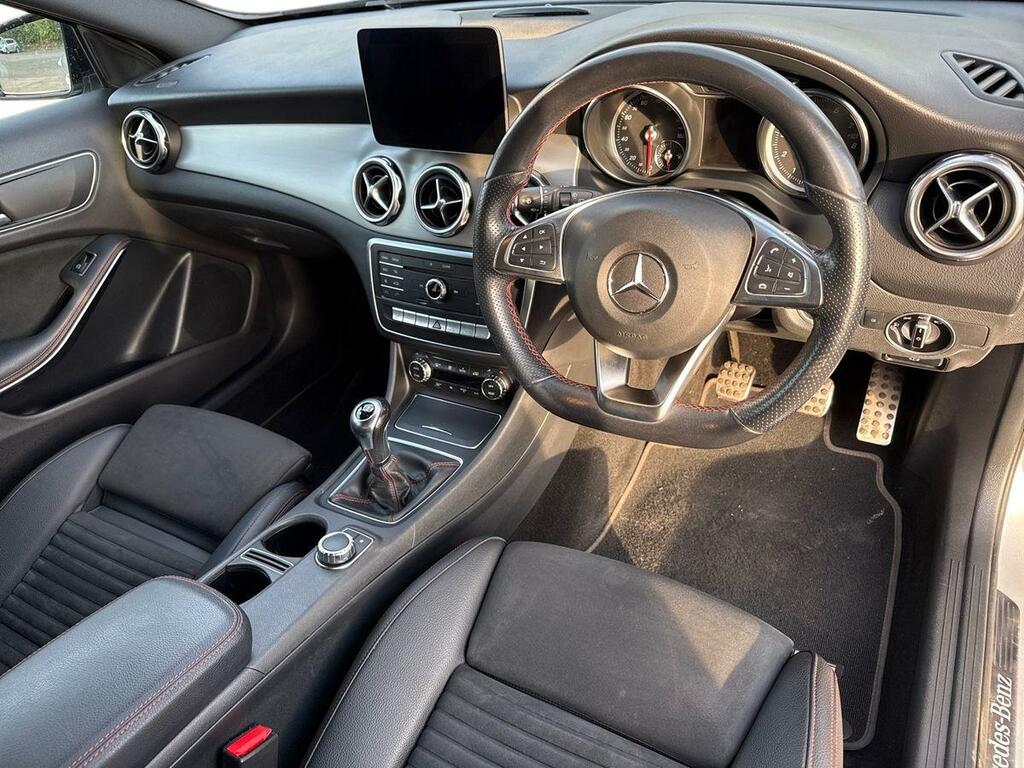 Mercedes-Benz GLA Class 1.6 Gla180 Urban Edition Suv 7G-dct Eur Black #6