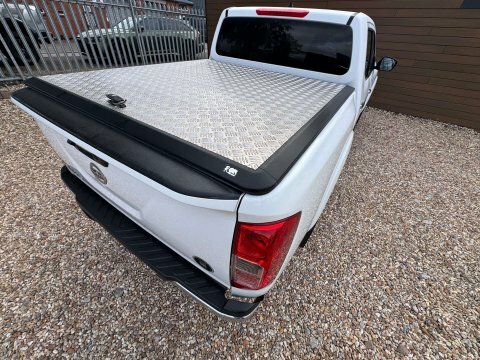Nissan Navara 2.3 Navara N-connecta White #6
