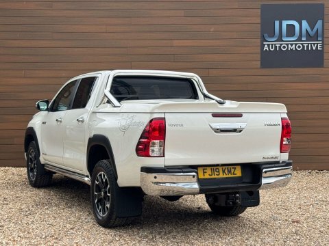 Toyota HILUX 2.4 Hi-luxury Invincible White #6