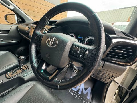 Toyota HILUX Active Dcab Pick Up 2.4 D-4d White #20