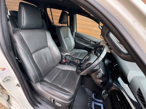 Toyota HILUX Active Dcab Pick Up 2.4 D-4d White #18