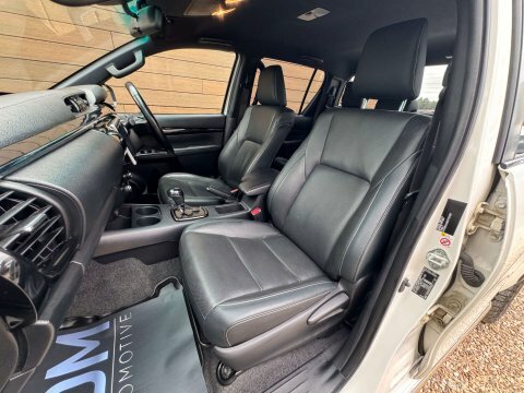 Toyota HILUX Active Dcab Pick Up 2.4 D-4d White #30