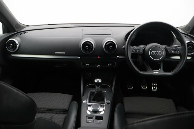 Audi A3 Tdi 30 Black Edition Red #2