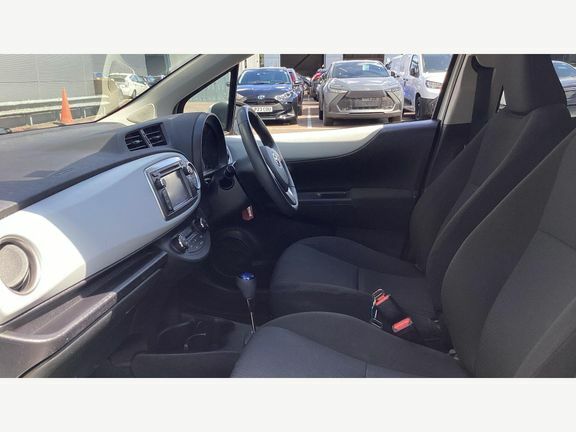 Toyota Yaris Icon 1.5Cvt NX14UVC White #5
