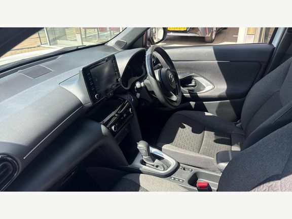 Toyota Yaris Cross Design Fwd LV23UVD White #5