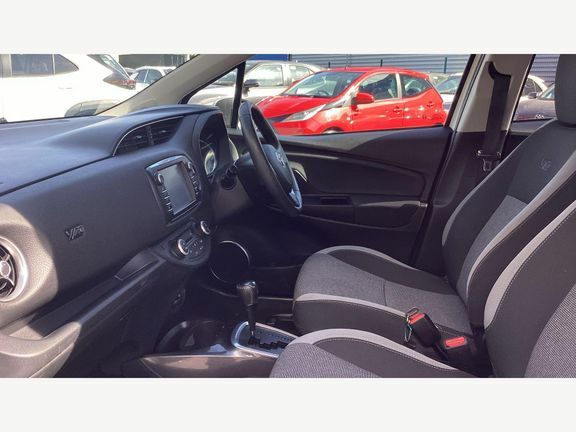 Toyota Yaris Y20 1.5 Hybrid LT70UCE White #4