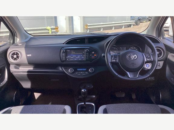 Toyota Yaris Y20 1.5 Hybrid LT70UCE White #5