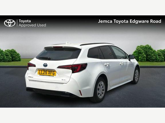 Toyota Corolla Corolla Commercial 1.8 Hybrid White #2