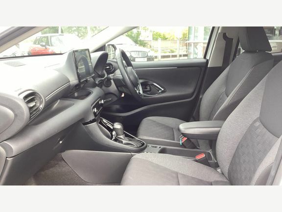 Toyota Yaris Design White #5