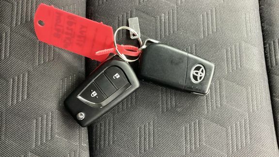 Toyota Yaris 1.5 Vvt-h Design E Cvt Grey #26