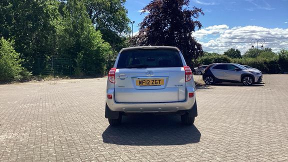 Toyota Rav 4 2.2 D-cat Sr 4Wd Euro 5 White #23