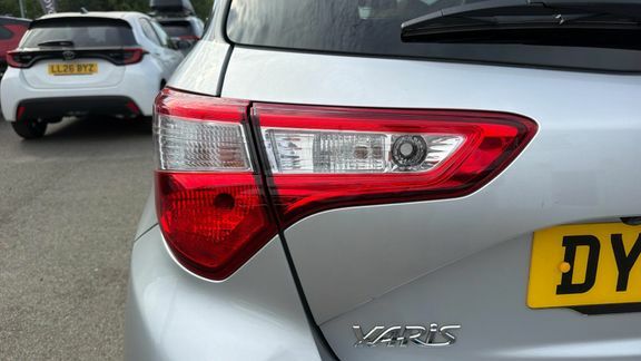 Toyota Yaris 1.5 Vvt-h Dynamic E-cvt Euro 6 Ss  #20