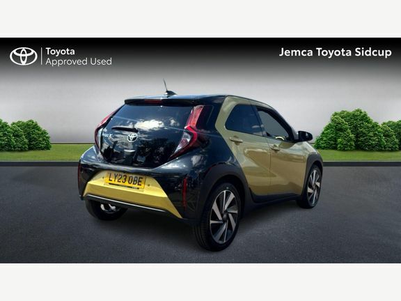 Toyota Aygo X Edge Parking Pack Gold #2