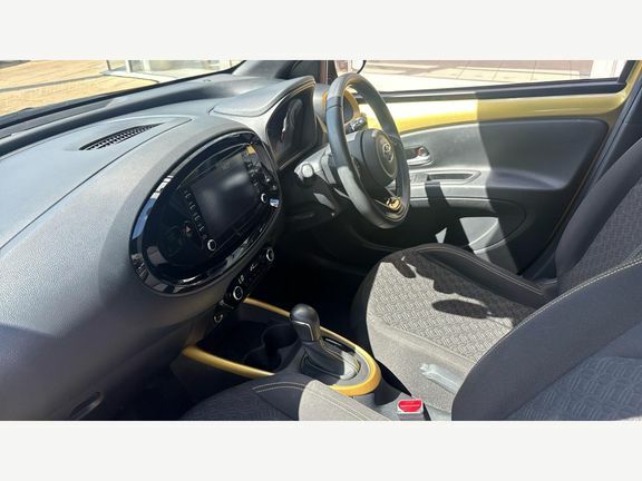 Toyota Aygo X Edge Parking Pack Gold #5