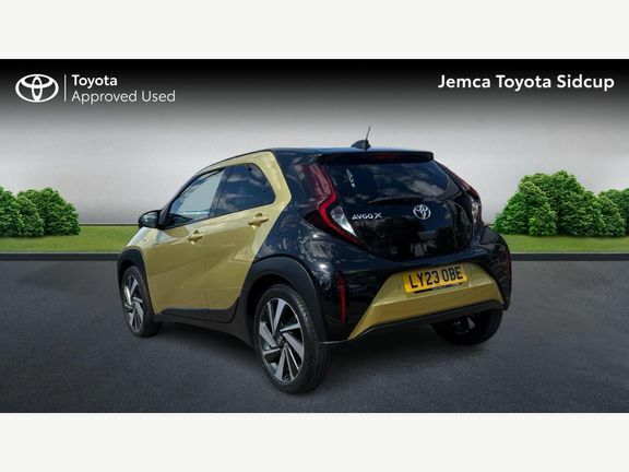 Toyota Aygo X Edge Parking Pack Gold #4