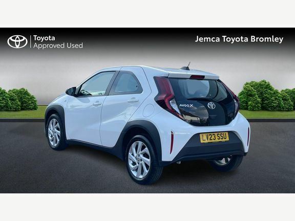 Toyota Aygo X Pure Automatic White #4