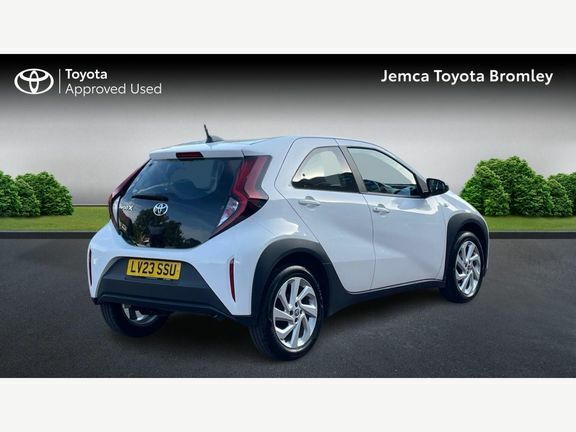Toyota Aygo X Pure Automatic White #2