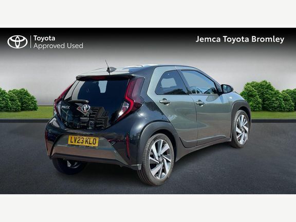 Toyota Aygo X Edge Manual Green #2