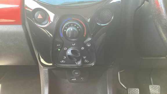 Toyota Aygo 1.0 Vvt-i X-clusiv Tss X-shift Black #32