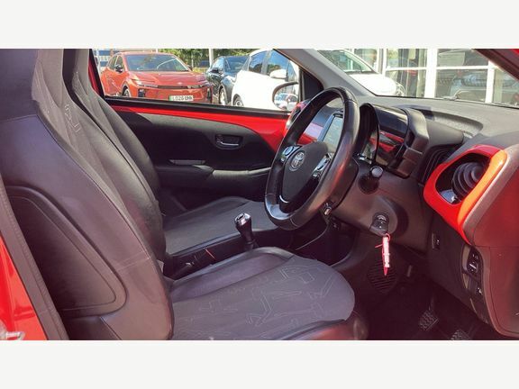 Toyota Aygo 1.0 Vvt-i X-clusiv Tss X-shift Black #12