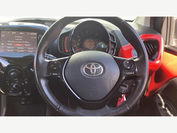 Toyota Aygo 1.0 Vvt-i X-clusiv Tss X-shift Black #10