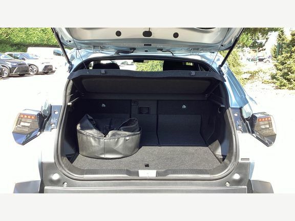 Toyota Urban Cruiser 61Kwh Design Suv 174 Ps Blue #13