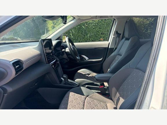 Toyota Yaris Cross Excel Fwd Pan Roof White #5