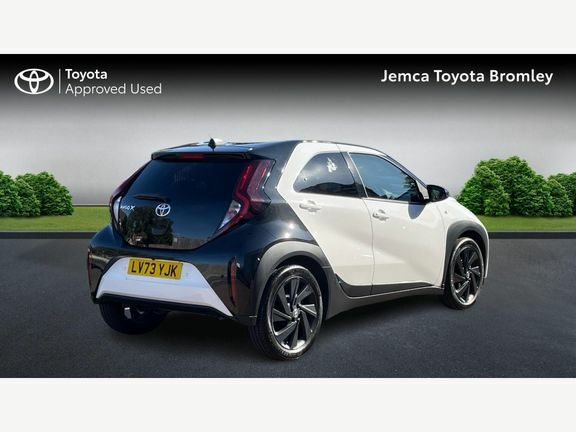 Toyota Aygo X Edge Parking Pack White #2