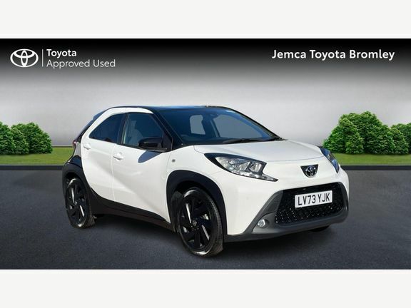 Toyota Aygo X Edge Parking Pack White