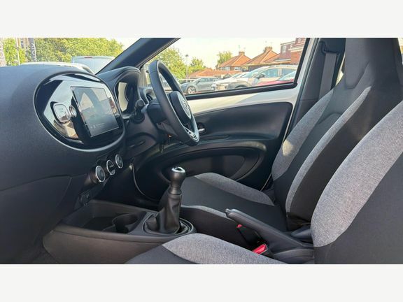 Toyota Aygo X Pure Manual White #5
