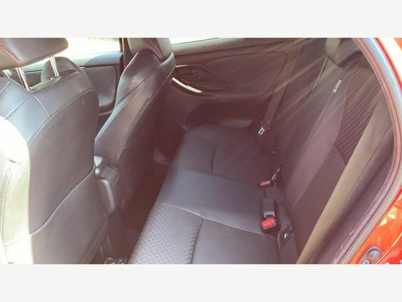 Toyota Yaris 1.5 Hybrid Icon Cvt #14