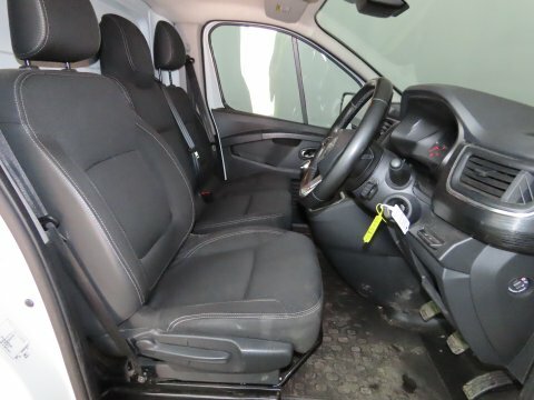 Nissan Primastar Tekna 30 L2 White #5