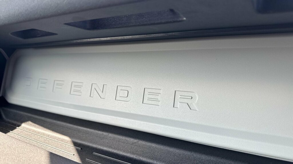 Land Rover Defender 2023 3.0 X-dynamic Se Mhev 246 Bhp Black #29
